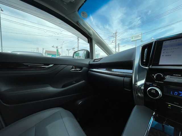 トヨタ アルファード S Cパッケージ 静岡県 2022(令4)年 1.9万km ホワイトパールクリスタルシャイン ●純正ナビ/(フルセグ/Bluetooth)/●レザーシート/●1、2列目シートヒーター/●バックカメラ/●レーダークルーズコントロール/●衝突被害軽減システム/●レーンキープアシスト/●前後コーナーセンサー/●電動パーキングブレーキ/●オートブレーキホールド/●三眼LEDライト＆フォグランプ/●オートライト/●オートマチックハイビーム/●コンビステアリング/●ステアリングスイッチ/●ステアリングヒーター/●ETC/●12インチフリップダウンモニター/●前後ドライブレコーダー/●デジタルルームミラー/●電動リアゲート/●100V充電/●純正18インチアルミホイール/●W＋サイド＋カーテンSRS＋ABS