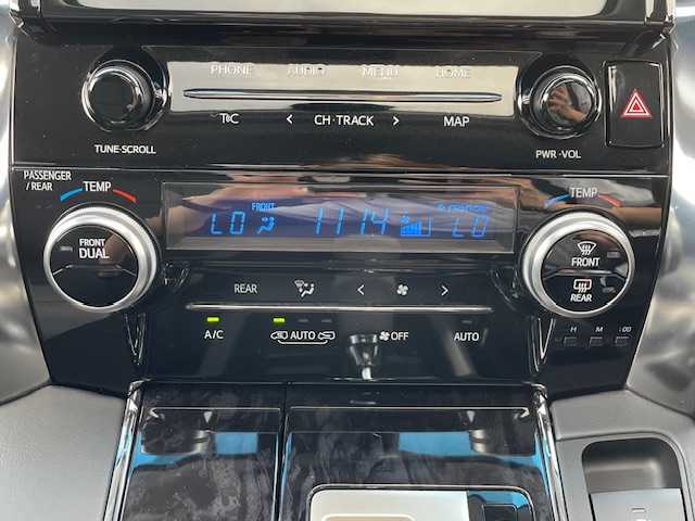トヨタ アルファード S Cパッケージ 静岡県 2022(令4)年 1.9万km ホワイトパールクリスタルシャイン ●純正ナビ/(フルセグ/Bluetooth)/●レザーシート/●1、2列目シートヒーター/●バックカメラ/●レーダークルーズコントロール/●衝突被害軽減システム/●レーンキープアシスト/●前後コーナーセンサー/●電動パーキングブレーキ/●オートブレーキホールド/●三眼LEDライト＆フォグランプ/●オートライト/●オートマチックハイビーム/●コンビステアリング/●ステアリングスイッチ/●ステアリングヒーター/●ETC/●12インチフリップダウンモニター/●前後ドライブレコーダー/●デジタルルームミラー/●電動リアゲート/●100V充電/●純正18インチアルミホイール/●W＋サイド＋カーテンSRS＋ABS