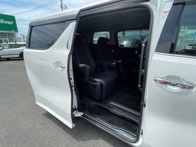 トヨタ アルファード S Cパッケージ 静岡県 2022(令4)年 1.9万km ホワイトパールクリスタルシャイン ●純正ナビ/(フルセグ/Bluetooth)/●レザーシート/●1、2列目シートヒーター/●バックカメラ/●レーダークルーズコントロール/●衝突被害軽減システム/●レーンキープアシスト/●前後コーナーセンサー/●電動パーキングブレーキ/●オートブレーキホールド/●三眼LEDライト＆フォグランプ/●オートライト/●オートマチックハイビーム/●コンビステアリング/●ステアリングスイッチ/●ステアリングヒーター/●ETC/●12インチフリップダウンモニター/●前後ドライブレコーダー/●デジタルルームミラー/●電動リアゲート/●100V充電/●純正18インチアルミホイール/●W＋サイド＋カーテンSRS＋ABS
