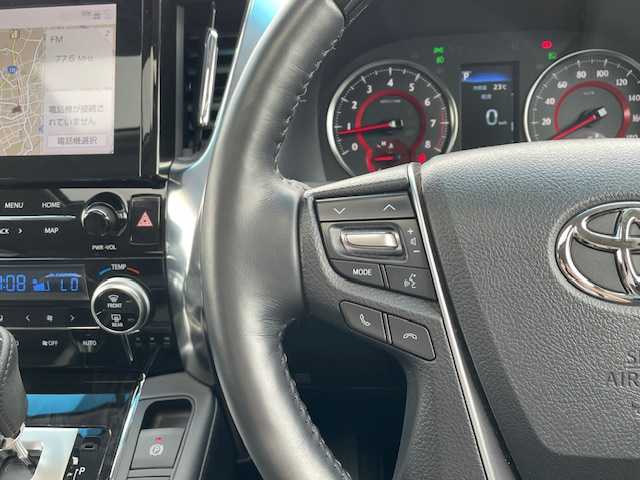 トヨタ アルファード S Cパッケージ 静岡県 2022(令4)年 1.9万km ホワイトパールクリスタルシャイン ●純正ナビ/(フルセグ/Bluetooth)/●レザーシート/●1、2列目シートヒーター/●バックカメラ/●レーダークルーズコントロール/●衝突被害軽減システム/●レーンキープアシスト/●前後コーナーセンサー/●電動パーキングブレーキ/●オートブレーキホールド/●三眼LEDライト＆フォグランプ/●オートライト/●オートマチックハイビーム/●コンビステアリング/●ステアリングスイッチ/●ステアリングヒーター/●ETC/●12インチフリップダウンモニター/●前後ドライブレコーダー/●デジタルルームミラー/●電動リアゲート/●100V充電/●純正18インチアルミホイール/●W＋サイド＋カーテンSRS＋ABS