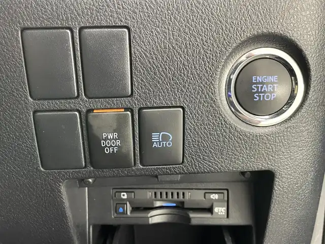 トヨタ アルファード S タイプゴールド 愛知県 2021(令3)年 6.8万km ブラック 純正ＤＡナビ　フルセグＴＶ　Ｂｌｕｅｔｏｏｔｈ　純正１２．１型後席モニター　デジタルインナーミラー　バックカメラ　ＢＳＭ　ハーフレザー　両側パワースライドドア　ハーフレザー　衝突軽減　追従クルコン　コーナーセンサー　AC100V電源　純正ドラレコ　キャンセラー　スペアタイヤ　LEDオートライト　フォグランプ　オットマン　パワーバックドア　保証書　取説　ワンオナ　禁煙車