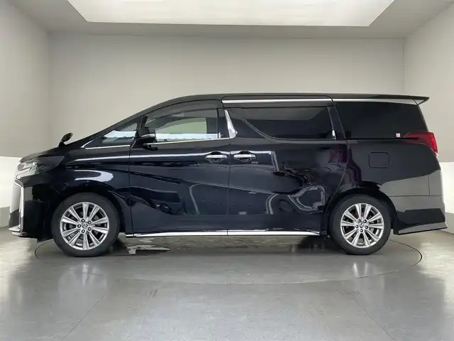 トヨタ アルファード S タイプゴールド 愛知県 2021(令3)年 6.8万km ブラック 純正ＤＡナビ　フルセグＴＶ　Ｂｌｕｅｔｏｏｔｈ　純正１２．１型後席モニター　デジタルインナーミラー　バックカメラ　ＢＳＭ　ハーフレザー　両側パワースライドドア　ハーフレザー　衝突軽減　追従クルコン　コーナーセンサー　AC100V電源　純正ドラレコ　キャンセラー　スペアタイヤ　LEDオートライト　フォグランプ　オットマン　パワーバックドア　保証書　取説　ワンオナ　禁煙車