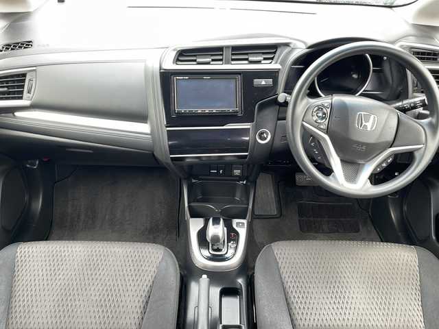 ホンダ フィット ハイブリット F 道東・釧路十勝 2017(平29)年 8.8万km プレミアムクリスタルレッドM 4WD/寒冷地仕様/ナビ　/　(AM/FM/CD/DVD/BT)/ビルトインETC/バックカメラ/社外15インチAW/純正フロアマット/ドアバイザー/アイドリングストップ/コーナーセンサー/オートライト/ライトレベライザー/フォグランプ/盗難防止装置/ABS/横滑り防止装置