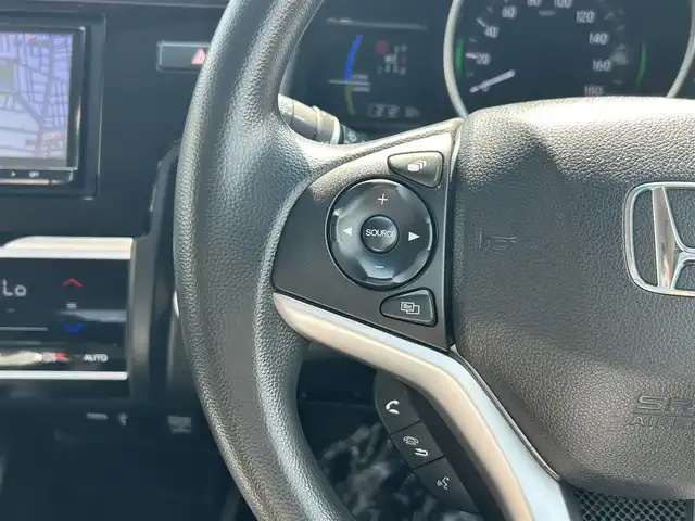 ホンダ フィット ハイブリット F 道東・釧路十勝 2017(平29)年 8.8万km プレミアムクリスタルレッドM 4WD/寒冷地仕様/ナビ　/　(AM/FM/CD/DVD/BT)/ビルトインETC/バックカメラ/社外15インチAW/純正フロアマット/ドアバイザー/アイドリングストップ/コーナーセンサー/オートライト/ライトレベライザー/フォグランプ/盗難防止装置/ABS/横滑り防止装置