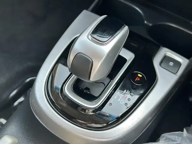 ホンダ フィット ハイブリット F 道東・釧路十勝 2017(平29)年 8.8万km プレミアムクリスタルレッドM 4WD/寒冷地仕様/ナビ　/　(AM/FM/CD/DVD/BT)/ビルトインETC/バックカメラ/社外15インチAW/純正フロアマット/ドアバイザー/アイドリングストップ/コーナーセンサー/オートライト/ライトレベライザー/フォグランプ/盗難防止装置/ABS/横滑り防止装置