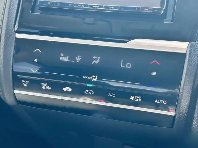 ホンダ フィット ハイブリット F 道東・釧路十勝 2017(平29)年 8.8万km プレミアムクリスタルレッドM 4WD/寒冷地仕様/ナビ　/　(AM/FM/CD/DVD/BT)/ビルトインETC/バックカメラ/社外15インチAW/純正フロアマット/ドアバイザー/アイドリングストップ/コーナーセンサー/オートライト/ライトレベライザー/フォグランプ/盗難防止装置/ABS/横滑り防止装置