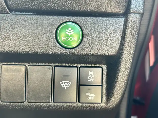 ホンダ フィット ハイブリット F 道東・釧路十勝 2017(平29)年 8.8万km プレミアムクリスタルレッドM 4WD/寒冷地仕様/ナビ　/　(AM/FM/CD/DVD/BT)/ビルトインETC/バックカメラ/社外15インチAW/純正フロアマット/ドアバイザー/アイドリングストップ/コーナーセンサー/オートライト/ライトレベライザー/フォグランプ/盗難防止装置/ABS/横滑り防止装置