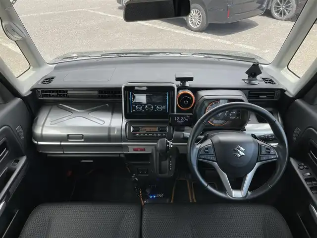 スズキ スペーシア ギア HYBRID XZターボ 道央・札幌 2021(令3)年 2万km クールカーキパールメタリック/ガンメタリック2トーン ４WD/社外オーディオ/CD/USB/AUX/BT/衝突被害軽減ブレーキ/横滑り防止装置/レーダークルーズコントロール/レーンキープアシスト/リヤパーキングセンサー/ビルトインETC/ドライブレコーダー/アイドリングストップ/両側パワースライドドア/前席シートヒーター/革巻きステアリング/ステアリングリモコン/パドルシフト/レーダー探知機/プッシュスタート/スマートキー/LEDヘッドライト/オートライト/オートハイビーム/フォグランプ/電動格納ミラー/ヒーテッドドアミラー/ウィンカーミラー/純正フロアマット/ドアバイザー/スペアキー/純正エンジンスターター/純正AW付冬タイヤ積込/155/65/R14/2023年/山8mm