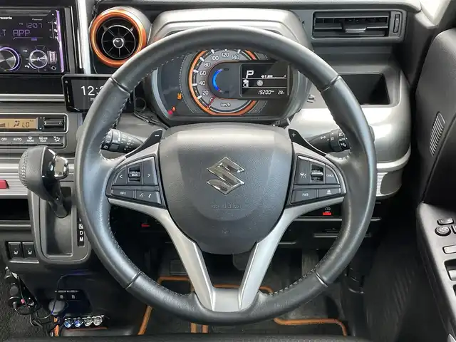 スズキ スペーシア ギア HYBRID XZターボ 道央・札幌 2021(令3)年 2万km クールカーキパールメタリック/ガンメタリック2トーン ４WD/社外オーディオ/CD/USB/AUX/BT/衝突被害軽減ブレーキ/横滑り防止装置/レーダークルーズコントロール/レーンキープアシスト/リヤパーキングセンサー/ビルトインETC/ドライブレコーダー/アイドリングストップ/両側パワースライドドア/前席シートヒーター/革巻きステアリング/ステアリングリモコン/パドルシフト/レーダー探知機/プッシュスタート/スマートキー/LEDヘッドライト/オートライト/オートハイビーム/フォグランプ/電動格納ミラー/ヒーテッドドアミラー/ウィンカーミラー/純正フロアマット/ドアバイザー/スペアキー/純正エンジンスターター/純正AW付冬タイヤ積込/155/65/R14/2023年/山8mm