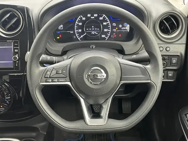 日産 ノート e－パワー X 岡山県 2018(平30)年 4.1万km ガーネットレッド 純正SDナビ/型番:MM318D-W/（CD/DVD/BT/TV)/アラウンドビューモニター/デジタルインナーミラー/エマージェンシーブレーキ/ETC/オートライト/コーナーセンサー/レーンキープアシスト（前後）/純正フロアマット/純正ドアバイザー/純正15インチアルミ/ISOFIX