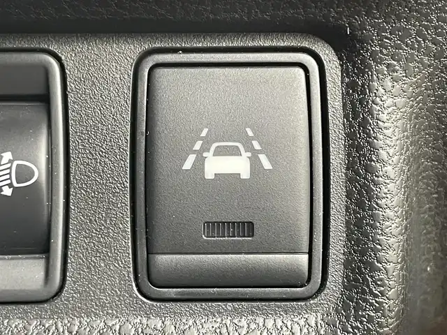 日産 ノート e－パワー X 岡山県 2018(平30)年 4.1万km ガーネットレッド 純正SDナビ/型番:MM318D-W/（CD/DVD/BT/TV)/アラウンドビューモニター/デジタルインナーミラー/エマージェンシーブレーキ/ETC/オートライト/コーナーセンサー/レーンキープアシスト（前後）/純正フロアマット/純正ドアバイザー/純正15インチアルミ/ISOFIX