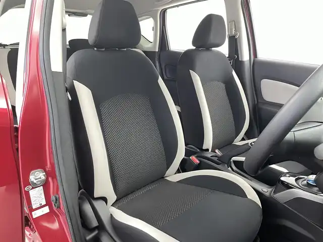 日産 ノート e－パワー X 福井県 2018(平30)年 4.1万km ガーネットレッド 純正ナビ/CD/DVD/Bluetooth/フルセグ/アラウンドビューモニター/バックカメラ/デジタルインナーミラー/エマージェンシーブレーキ/ETC/オートライト/コーナーセンサー/レーンキープアシスト（前後）/横滑り防止装置/衝突軽減システム/フロアマット/ドアバイザー