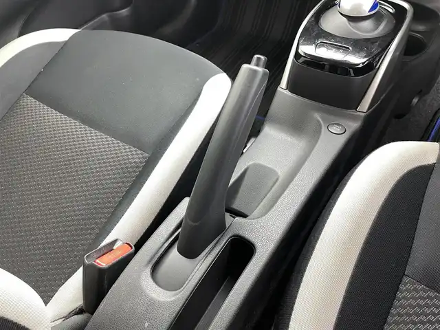 日産 ノート e－パワー X 福井県 2018(平30)年 4.1万km ガーネットレッド 純正ナビ/CD/DVD/Bluetooth/フルセグ/アラウンドビューモニター/バックカメラ/デジタルインナーミラー/エマージェンシーブレーキ/ETC/オートライト/コーナーセンサー/レーンキープアシスト（前後）/横滑り防止装置/衝突軽減システム/フロアマット/ドアバイザー