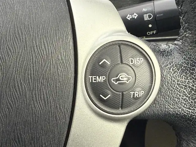 トヨタ アクア S 愛知県 2014(平26)年 13万km ライムホワイトパールクリスタルシャイン ディーラーオプション7インチナビ/　CD/DVD/Bluetooth対応/フルセグTV/バックカメラ/ETC/ドライブレコーダー/革巻きステアリング/ステアリングリモコン/シートヒーター（前席）/純正ハロゲンヘッドライト/フォグランプ/取扱説明書/保証書