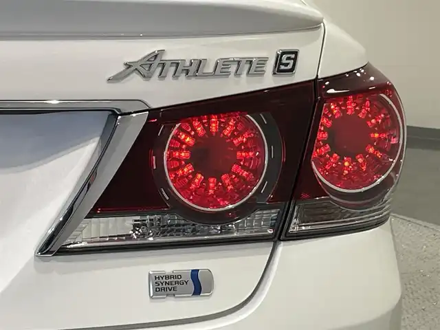 トヨタ クラウン ハイブリッド アスリートS 福岡県 2016(平28)年 13.5万km ホワイトパールクリスタルシャイン 純正SDナビ/・AM/FM/CD/DVD/Bluetooth/・フルセグテレビ/バックカメラ/ドライブレコーダー/ETC/LEDヘッドライト/電動リアゲート/オートライト/オートエアコン/パワーシート（D席+N席）/純正18インチアルミホイル/保証書