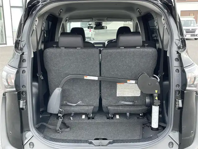 トヨタ シエンタ G 道央・札幌 2020(令2)年 3万km ブラックマイカ ４WD/福祉車両/・ウェルキャブ助手席回転チルトシート車/・車いす収納装置/純正ディーラーOPナビ/CD/DVD/BT/フルセグ/トヨタセーフティセンス/プリクラッシュセーフティ/横滑り防止装置/レーンキープアシスト/クリアランスソナー/パーキングサポートブレーキ/パノラミックビューモニター/ビルトインETC/ドライブレコーダー/両側パワースライドドア/ステアリングリモコン/プッシュスタート/スマートキー/LEDヘッドライト/オートハイビーム/ヘッドライトレベライザー/電動格納ミラー/ウィンカーミラー/純正フロアマット/ドアバイザー/スペアキー