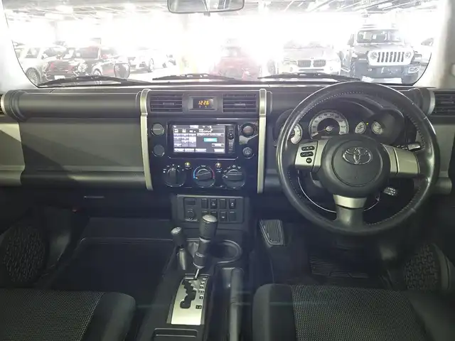 トヨタ ＦＪクルーザー ブラックカラーパッケージ 長崎県 2015(平27)年 7.6万km ブラック/ホワイト 〇４WD/〇純正ナビ/〇フルセグTV/〇バックカメラ/〇ETC/〇ドライブレコーダー/〇クルーズコントロール/〇SRSエアバッグ/〇革巻きステアリングホイール/〇ブラック撥水/防水ファブリックシート/〇純正17インチアルミホイール/〇背面スペアタイヤ/〇リモコンキー/〇禁煙車