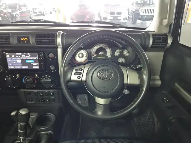 トヨタ ＦＪクルーザー ブラックカラーパッケージ 長崎県 2015(平27)年 7.6万km ブラック/ホワイト 〇４WD/〇純正ナビ/〇フルセグTV/〇バックカメラ/〇ETC/〇ドライブレコーダー/〇クルーズコントロール/〇SRSエアバッグ/〇革巻きステアリングホイール/〇ブラック撥水/防水ファブリックシート/〇純正17インチアルミホイール/〇背面スペアタイヤ/〇リモコンキー/〇禁煙車