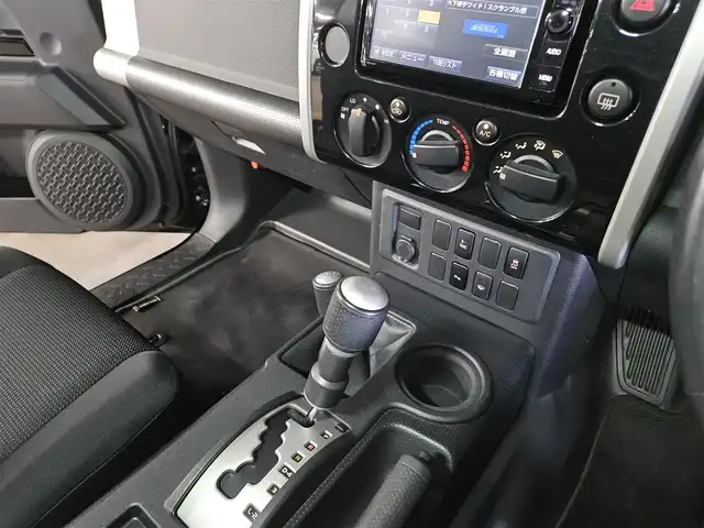 トヨタ ＦＪクルーザー ブラックカラーパッケージ 長崎県 2015(平27)年 7.6万km ブラック/ホワイト 〇４WD/〇純正ナビ/〇フルセグTV/〇バックカメラ/〇ETC/〇ドライブレコーダー/〇クルーズコントロール/〇SRSエアバッグ/〇革巻きステアリングホイール/〇ブラック撥水/防水ファブリックシート/〇純正17インチアルミホイール/〇背面スペアタイヤ/〇リモコンキー/〇禁煙車