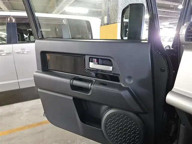 トヨタ ＦＪクルーザー ブラックカラーパッケージ 長崎県 2015(平27)年 7.6万km ブラック/ホワイト 〇４WD/〇純正ナビ/〇フルセグTV/〇バックカメラ/〇ETC/〇ドライブレコーダー/〇クルーズコントロール/〇SRSエアバッグ/〇革巻きステアリングホイール/〇ブラック撥水/防水ファブリックシート/〇純正17インチアルミホイール/〇背面スペアタイヤ/〇リモコンキー/〇禁煙車