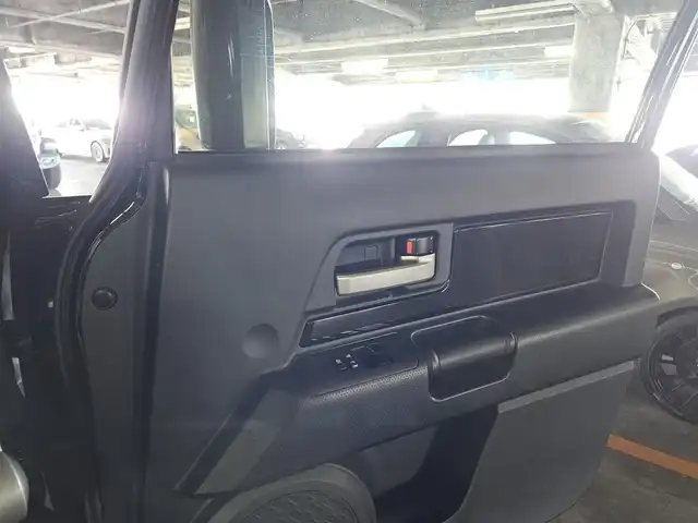 トヨタ ＦＪクルーザー ブラックカラーパッケージ 長崎県 2015(平27)年 7.6万km ブラック/ホワイト 〇４WD/〇純正ナビ/〇フルセグTV/〇バックカメラ/〇ETC/〇ドライブレコーダー/〇クルーズコントロール/〇SRSエアバッグ/〇革巻きステアリングホイール/〇ブラック撥水/防水ファブリックシート/〇純正17インチアルミホイール/〇背面スペアタイヤ/〇リモコンキー/〇禁煙車
