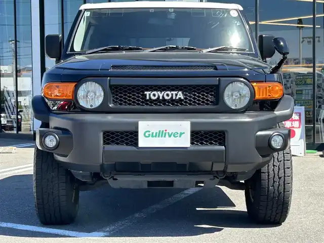 トヨタ ＦＪクルーザー ブラックカラーパッケージ 長崎県 2015(平27)年 7.6万km ブラック/ホワイト 〇寒冷地仕様/〇純正SDナビ(FM/AM/BT/フルセグ/CD/DVD)/〇リモコンキー/〇4WD/〇バックカメラ/〇ETC/〇ドライブレコーダー/〇クルーズコントロール/〇SRSエアバッグ/〇ステアリングスイッチ/〇革巻きステアリングホイール/〇ブラック撥水/防水ファブリックシート/〇純正17インチアルミホイール/〇背面スペアタイヤ/〇ABS/〇横滑り防止装置/〇A-TRACスイッチ/〇バックソナー/〇禁煙車