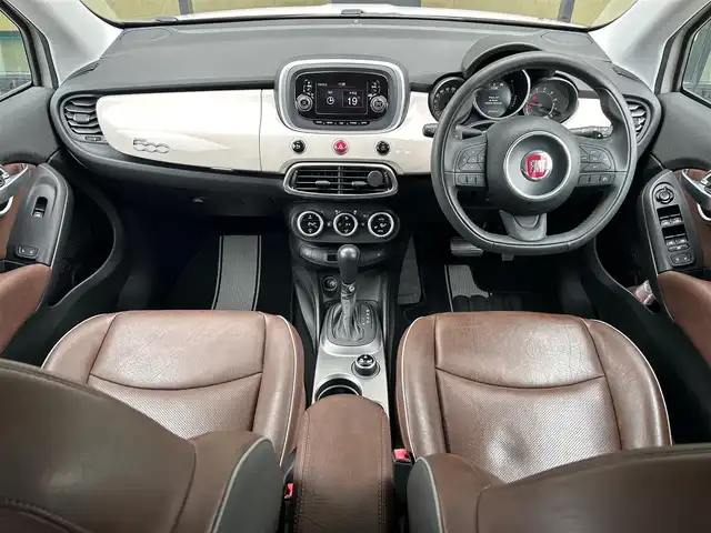 フィアット ５００Ｘ 石川県 2017(平29)年 5.5万km ベージュ 純正ディスプレイオーディオ/　Bluetooth・AM/FM・USB・AUX/バックカメラ/ETC/パワーシート（D+N席）/シートヒーター（D+N席）/クルーズコントロール/パドルシフト/ブラインドスポットモニター/アンチロック・ブレーキ・システム/衝突被害軽減システム/横滑り防止装置/コーナーセンサー/レーンキープアシスト/盗難防止装置/パーキングアシスト/アイドリングストップ/エアバッグ（W+サイド）/カーテンエアバッグ/純正アルミホイール/スマートキー