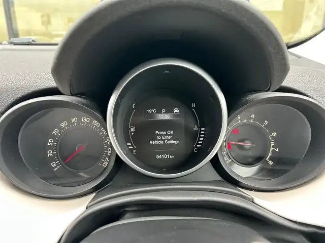 フィアット ５００Ｘ 石川県 2017(平29)年 5.5万km ベージュ 純正ディスプレイオーディオ/　Bluetooth・AM/FM・USB・AUX/バックカメラ/ETC/パワーシート（D+N席）/シートヒーター（D+N席）/クルーズコントロール/パドルシフト/ブラインドスポットモニター/アンチロック・ブレーキ・システム/衝突被害軽減システム/横滑り防止装置/コーナーセンサー/レーンキープアシスト/盗難防止装置/パーキングアシスト/アイドリングストップ/エアバッグ（W+サイド）/カーテンエアバッグ/純正アルミホイール/スマートキー