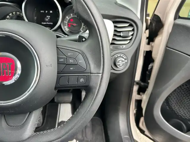 フィアット ５００Ｘ 石川県 2017(平29)年 5.5万km ベージュ 純正ディスプレイオーディオ/　Bluetooth・AM/FM・USB・AUX/バックカメラ/ETC/パワーシート（D+N席）/シートヒーター（D+N席）/クルーズコントロール/パドルシフト/ブラインドスポットモニター/アンチロック・ブレーキ・システム/衝突被害軽減システム/横滑り防止装置/コーナーセンサー/レーンキープアシスト/盗難防止装置/パーキングアシスト/アイドリングストップ/エアバッグ（W+サイド）/カーテンエアバッグ/純正アルミホイール/スマートキー