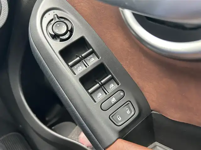 フィアット ５００Ｘ 石川県 2017(平29)年 5.5万km ベージュ 純正ディスプレイオーディオ/　Bluetooth・AM/FM・USB・AUX/バックカメラ/ETC/パワーシート（D+N席）/シートヒーター（D+N席）/クルーズコントロール/パドルシフト/ブラインドスポットモニター/アンチロック・ブレーキ・システム/衝突被害軽減システム/横滑り防止装置/コーナーセンサー/レーンキープアシスト/盗難防止装置/パーキングアシスト/アイドリングストップ/エアバッグ（W+サイド）/カーテンエアバッグ/純正アルミホイール/スマートキー