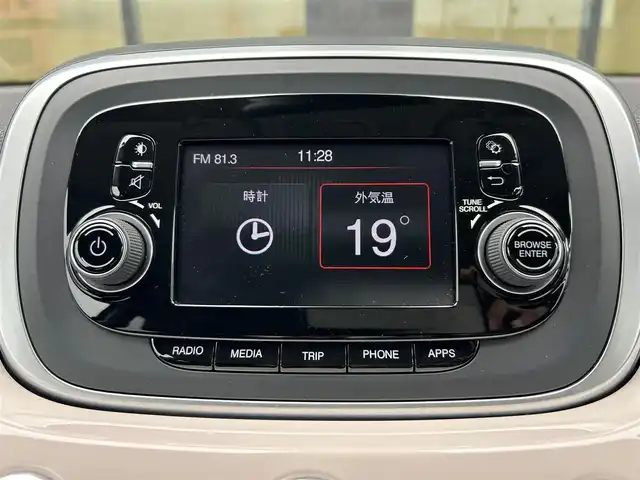 フィアット ５００Ｘ 石川県 2017(平29)年 5.5万km ベージュ 純正ディスプレイオーディオ/　Bluetooth・AM/FM・USB・AUX/バックカメラ/ETC/パワーシート（D+N席）/シートヒーター（D+N席）/クルーズコントロール/パドルシフト/ブラインドスポットモニター/アンチロック・ブレーキ・システム/衝突被害軽減システム/横滑り防止装置/コーナーセンサー/レーンキープアシスト/盗難防止装置/パーキングアシスト/アイドリングストップ/エアバッグ（W+サイド）/カーテンエアバッグ/純正アルミホイール/スマートキー