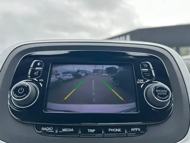フィアット ５００Ｘ 石川県 2017(平29)年 5.5万km ベージュ 純正ディスプレイオーディオ/　Bluetooth・AM/FM・USB・AUX/バックカメラ/ETC/パワーシート（D+N席）/シートヒーター（D+N席）/クルーズコントロール/パドルシフト/ブラインドスポットモニター/アンチロック・ブレーキ・システム/衝突被害軽減システム/横滑り防止装置/コーナーセンサー/レーンキープアシスト/盗難防止装置/パーキングアシスト/アイドリングストップ/エアバッグ（W+サイド）/カーテンエアバッグ/純正アルミホイール/スマートキー