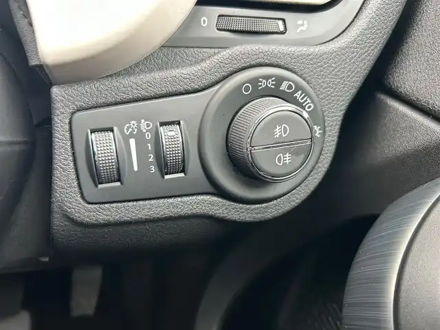 フィアット ５００Ｘ 石川県 2017(平29)年 5.5万km ベージュ 純正ディスプレイオーディオ/　Bluetooth・AM/FM・USB・AUX/バックカメラ/ETC/パワーシート（D+N席）/シートヒーター（D+N席）/クルーズコントロール/パドルシフト/ブラインドスポットモニター/アンチロック・ブレーキ・システム/衝突被害軽減システム/横滑り防止装置/コーナーセンサー/レーンキープアシスト/盗難防止装置/パーキングアシスト/アイドリングストップ/エアバッグ（W+サイド）/カーテンエアバッグ/純正アルミホイール/スマートキー
