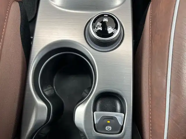 フィアット ５００Ｘ 石川県 2017(平29)年 5.5万km ベージュ 純正ディスプレイオーディオ/　Bluetooth・AM/FM・USB・AUX/バックカメラ/ETC/パワーシート（D+N席）/シートヒーター（D+N席）/クルーズコントロール/パドルシフト/ブラインドスポットモニター/アンチロック・ブレーキ・システム/衝突被害軽減システム/横滑り防止装置/コーナーセンサー/レーンキープアシスト/盗難防止装置/パーキングアシスト/アイドリングストップ/エアバッグ（W+サイド）/カーテンエアバッグ/純正アルミホイール/スマートキー