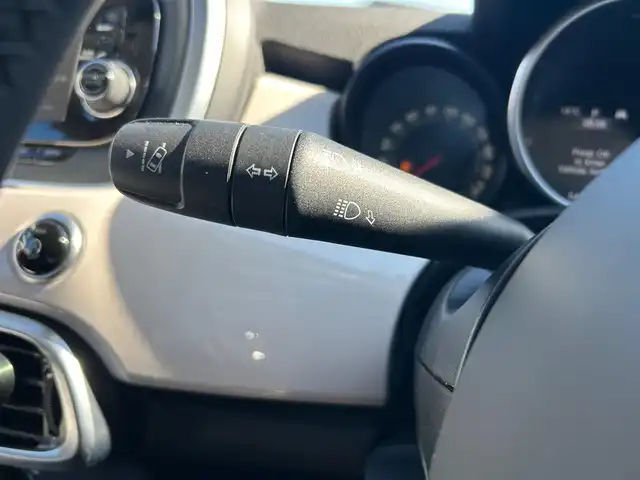 フィアット ５００Ｘ 石川県 2017(平29)年 5.5万km ベージュ 純正ディスプレイオーディオ/　Bluetooth・AM/FM・USB・AUX/バックカメラ/ETC/パワーシート（D+N席）/シートヒーター（D+N席）/クルーズコントロール/パドルシフト/ブラインドスポットモニター/アンチロック・ブレーキ・システム/衝突被害軽減システム/横滑り防止装置/コーナーセンサー/レーンキープアシスト/盗難防止装置/パーキングアシスト/アイドリングストップ/エアバッグ（W+サイド）/カーテンエアバッグ/純正アルミホイール/スマートキー