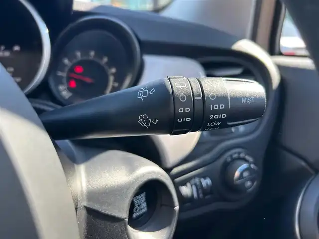 フィアット ５００Ｘ 石川県 2017(平29)年 5.5万km ベージュ 純正ディスプレイオーディオ/　Bluetooth・AM/FM・USB・AUX/バックカメラ/ETC/パワーシート（D+N席）/シートヒーター（D+N席）/クルーズコントロール/パドルシフト/ブラインドスポットモニター/アンチロック・ブレーキ・システム/衝突被害軽減システム/横滑り防止装置/コーナーセンサー/レーンキープアシスト/盗難防止装置/パーキングアシスト/アイドリングストップ/エアバッグ（W+サイド）/カーテンエアバッグ/純正アルミホイール/スマートキー
