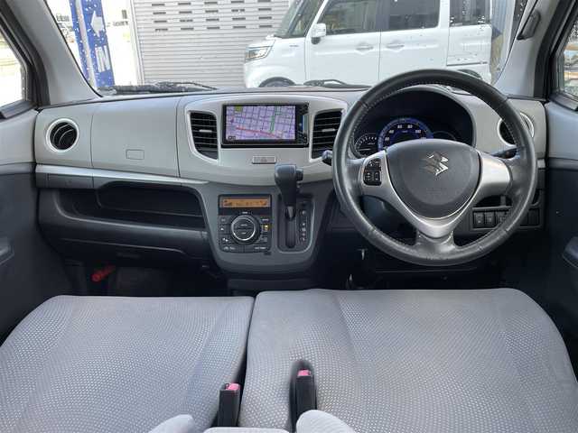 スズキ ワゴンＲ FZ 道央・札幌 2016(平28)年 12.8万km クリスタルホワイトP (株)IDOMが運営する【じしゃロン札幌豊平店】の自社ローン対象車両になります。こちらは現金ご利用時の価格です。/自社ローンご希望の方は別途その旨お申付け下さい。/プッシュスタート/社外ナビ・フルセグTV/シートヒーター/HID