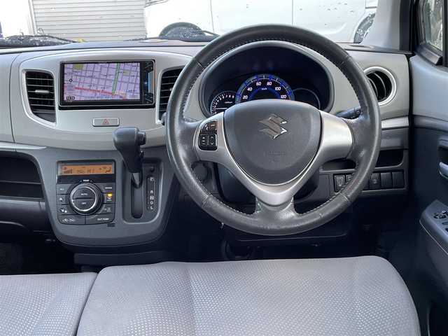 スズキ ワゴンＲ FZ 道央・札幌 2016(平28)年 12.8万km クリスタルホワイトP (株)IDOMが運営する【じしゃロン札幌豊平店】の自社ローン対象車両になります。こちらは現金ご利用時の価格です。/自社ローンご希望の方は別途その旨お申付け下さい。/プッシュスタート/社外ナビ・フルセグTV/シートヒーター/HID