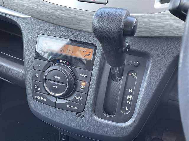 スズキ ワゴンＲ FZ 道央・札幌 2016(平28)年 12.8万km クリスタルホワイトP (株)IDOMが運営する【じしゃロン札幌豊平店】の自社ローン対象車両になります。こちらは現金ご利用時の価格です。/自社ローンご希望の方は別途その旨お申付け下さい。/プッシュスタート/社外ナビ・フルセグTV/シートヒーター/HID