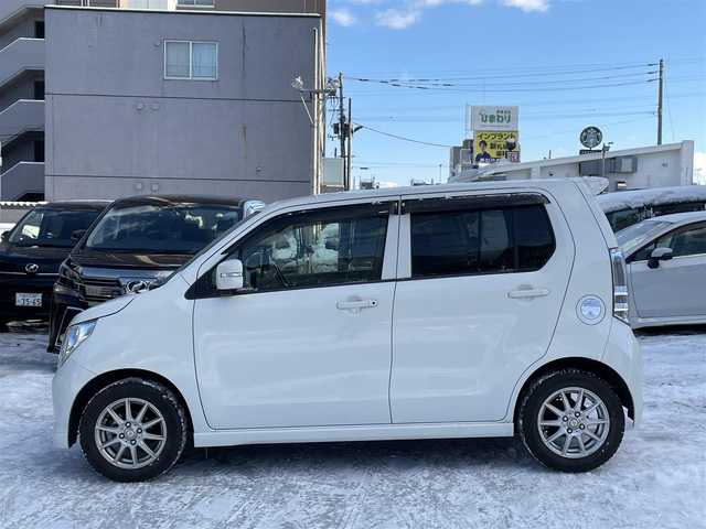 スズキ ワゴンＲ FZ 道央・札幌 2016(平28)年 12.8万km クリスタルホワイトP (株)IDOMが運営する【じしゃロン札幌豊平店】の自社ローン対象車両になります。こちらは現金ご利用時の価格です。/自社ローンご希望の方は別途その旨お申付け下さい。/プッシュスタート/社外ナビ・フルセグTV/シートヒーター/HID