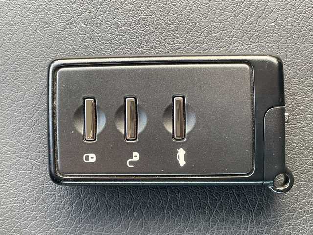 スバル レガシィ ツーリングワゴン 2．0GT EyeSight 青森県 2009(平21)年 17.3万km サテンホワイトパール 4WD・ターボ/純正ナビ・フルセグTV/CD・DVD・Bluetooth・HDD・SD/バックカメラ/前席パワーシート/ビルトインETC/アイサイト/プリクラッシュブレーキ/追従クルーズコントロール/パドルシフト/STIタワーバー/HIDヘッドライト/LEDフォグランプ/社外17インチアルミ/プッシュスタート/スマートキー