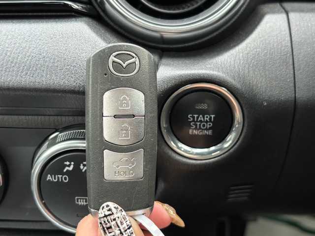 マツダ ロードスター S スペシャルパッケージ 宮城県 2018(平30)年 8.8万km ジェットブラックマイカ 登録時走行距離87925km/純正ナビ/TV・AM・FM・Bluetooth・CD・DVD・AUX/バックカメラ/シートヒーター/パドルシフト/アイドリングストップ/プッシュスタート/横滑り防止装置/パドルシフト/ETC/スマートキー/スマホホルダー/オートライト/純正アルミホイール/純正フロアマット