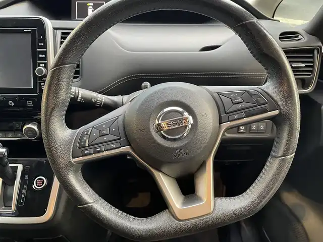 日産 セレナ ハイウェイスター 兵庫県 2017(平29)年 11.4万km ブリリアントホワイトパール (株)IDOMが運営する【じしゃロン西宮店】の自社ローン専用車両になります。こちらは現金またはオートローンご利用時の価格です。自社ローンご希望の方は別途その旨お申付け下さい/プッシュスタート/駐車支援システム/クルーズコントロール/Bluetooth/アラウンドビューモニター/SDナビ/両側パワースライドドア/片側ハンズフリーパワースライドドア/TVキャンセラー/フリップダウン/電格ミラー/コーナーセンサー/純正１６インチアルミホイール/ETC/横滑り防止装置/オートライト/ステアリングスイッチ/セカンドシートリフトアップ/エマージェンシーブレーキ/ドアバイザー/ABS/衝突被害軽減システム