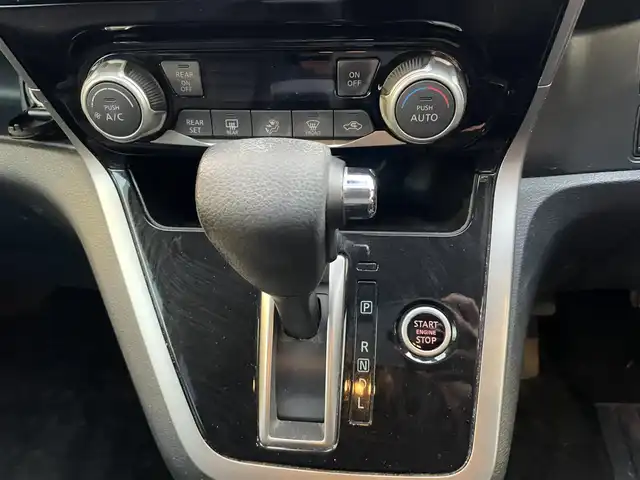 日産 セレナ ハイウェイスター 兵庫県 2017(平29)年 11.4万km ブリリアントホワイトパール (株)IDOMが運営する【じしゃロン西宮店】の自社ローン専用車両になります。こちらは現金またはオートローンご利用時の価格です。自社ローンご希望の方は別途その旨お申付け下さい/プッシュスタート/駐車支援システム/クルーズコントロール/Bluetooth/アラウンドビューモニター/SDナビ/両側パワースライドドア/片側ハンズフリーパワースライドドア/TVキャンセラー/フリップダウン/電格ミラー/コーナーセンサー/純正１６インチアルミホイール/ETC/横滑り防止装置/オートライト/ステアリングスイッチ/セカンドシートリフトアップ/エマージェンシーブレーキ/ドアバイザー/ABS/衝突被害軽減システム