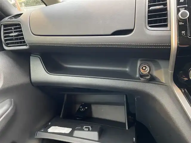 日産 セレナ ハイウェイスター 兵庫県 2017(平29)年 11.4万km ブリリアントホワイトパール (株)IDOMが運営する【じしゃロン西宮店】の自社ローン専用車両になります。こちらは現金またはオートローンご利用時の価格です。自社ローンご希望の方は別途その旨お申付け下さい/プッシュスタート/駐車支援システム/クルーズコントロール/Bluetooth/アラウンドビューモニター/SDナビ/両側パワースライドドア/片側ハンズフリーパワースライドドア/TVキャンセラー/フリップダウン/電格ミラー/コーナーセンサー/純正１６インチアルミホイール/ETC/横滑り防止装置/オートライト/ステアリングスイッチ/セカンドシートリフトアップ/エマージェンシーブレーキ/ドアバイザー/ABS/衝突被害軽減システム