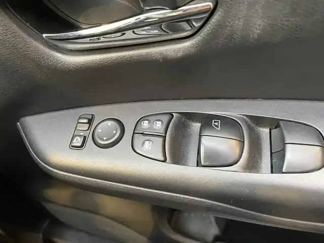 日産 セレナ ハイウェイスター 兵庫県 2017(平29)年 11.4万km ブリリアントホワイトパール (株)IDOMが運営する【じしゃロン西宮店】の自社ローン専用車両になります。こちらは現金またはオートローンご利用時の価格です。自社ローンご希望の方は別途その旨お申付け下さい/プッシュスタート/駐車支援システム/クルーズコントロール/Bluetooth/アラウンドビューモニター/SDナビ/両側パワースライドドア/片側ハンズフリーパワースライドドア/TVキャンセラー/フリップダウン/電格ミラー/コーナーセンサー/純正１６インチアルミホイール/ETC/横滑り防止装置/オートライト/ステアリングスイッチ/セカンドシートリフトアップ/エマージェンシーブレーキ/ドアバイザー/ABS/衝突被害軽減システム