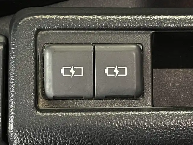 トヨタ ノア ハイブリッド Z 群馬県 2024(令6)年 0.9万km 黒 ワンオーナ　禁煙車　純正１０．５インチディスプレイオーディオ　１３．２型フリップダウンモニター　パワーバックドア　両側パワースライドドア　BSM　両席シートヒーター　トヨタセーフティセンス　ビルトイン　ETC2.0　純正フロアマット　純正アルミホイール