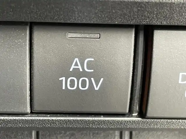 トヨタ ノア ハイブリッド Z 群馬県 2024(令6)年 0.9万km 黒 ワンオーナ　禁煙車　純正１０．５インチディスプレイオーディオ　１３．２型フリップダウンモニター　パワーバックドア　両側パワースライドドア　BSM　両席シートヒーター　トヨタセーフティセンス　ビルトイン　ETC2.0　純正フロアマット　純正アルミホイール