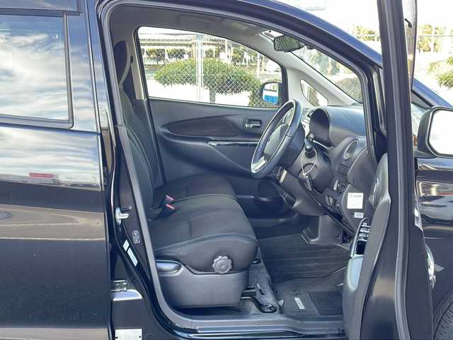 日産 デイズ ハイウェイスターG ターボ 山口県 2016(平28)年 5.1万km ブラック 純正SDナビ【MP315D-W】/・フルセグテレビ/・Bluetooth/・CD/DVD/AM/FM/アラウンドビューモニター/ETC/ドライブレコーダー/エマージェンシーブレーキ/オートハイビーム/D席シートヒーター/純正フロアマット/オートエアコン/シガーソケット/アイドリングストップ/電動格納ウィンカーミラー/ドアバイザー/純正15インチAW