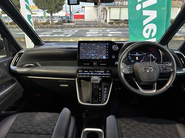 トヨタ ヴォクシー ハイブリッド S－Z 埼玉県 2023(令5)年 3.2万km グリッターブラックガラスフレーク 純正ナビ/　(HDMI/Bluetooth/USB/Miracast/CD/DVD)/バックカメラ/フルセグテレビ/ビルトインETC2.0/前後ドライブレコーダー/パワーバックドア/両側パワースライドドア/ハーフレザーシート/ステアリングヒーター/運転席・助手席シートヒーター/レーダークルーズコントロール/衝突被害軽減ブレーキ/車線逸脱警報/クリアランスソナー/電子パーキングシステム/ブレーキホールド/オートハイビーム/オートLEDライト/ドアバイザー/純正フロアマット/純正17インチアルミホイール